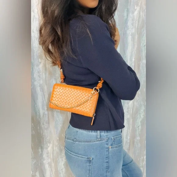 Authentic BOTTEGA VENATA zipper wallet on chain - Picture 12 of 13